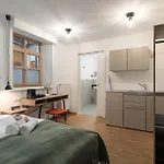Aparthotel Dreamcation Altstadthotel - Mikro Mit Kueche & Self Check-in Regensburg